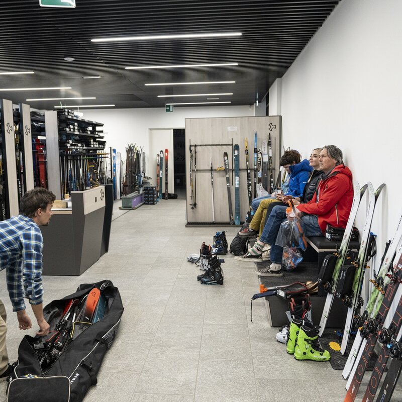 Ski & bike rental